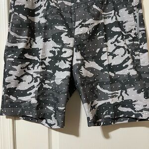Men’s Nike Golf Dri-Fit Modern Fit Camo Shorts size 38.